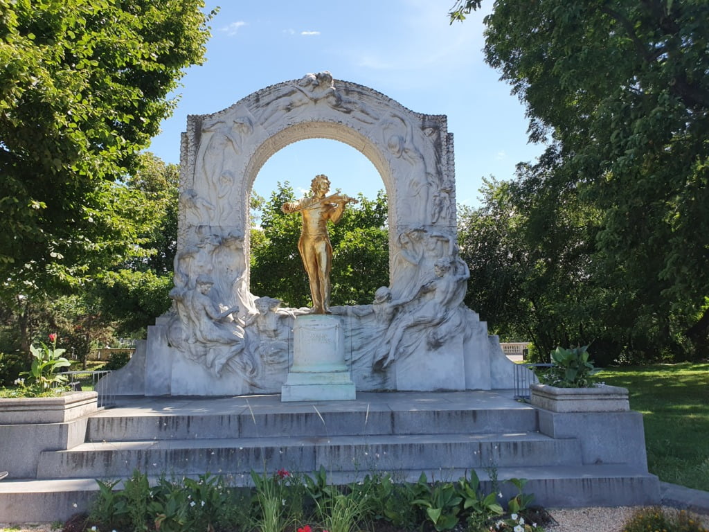 Johann Strauß monument