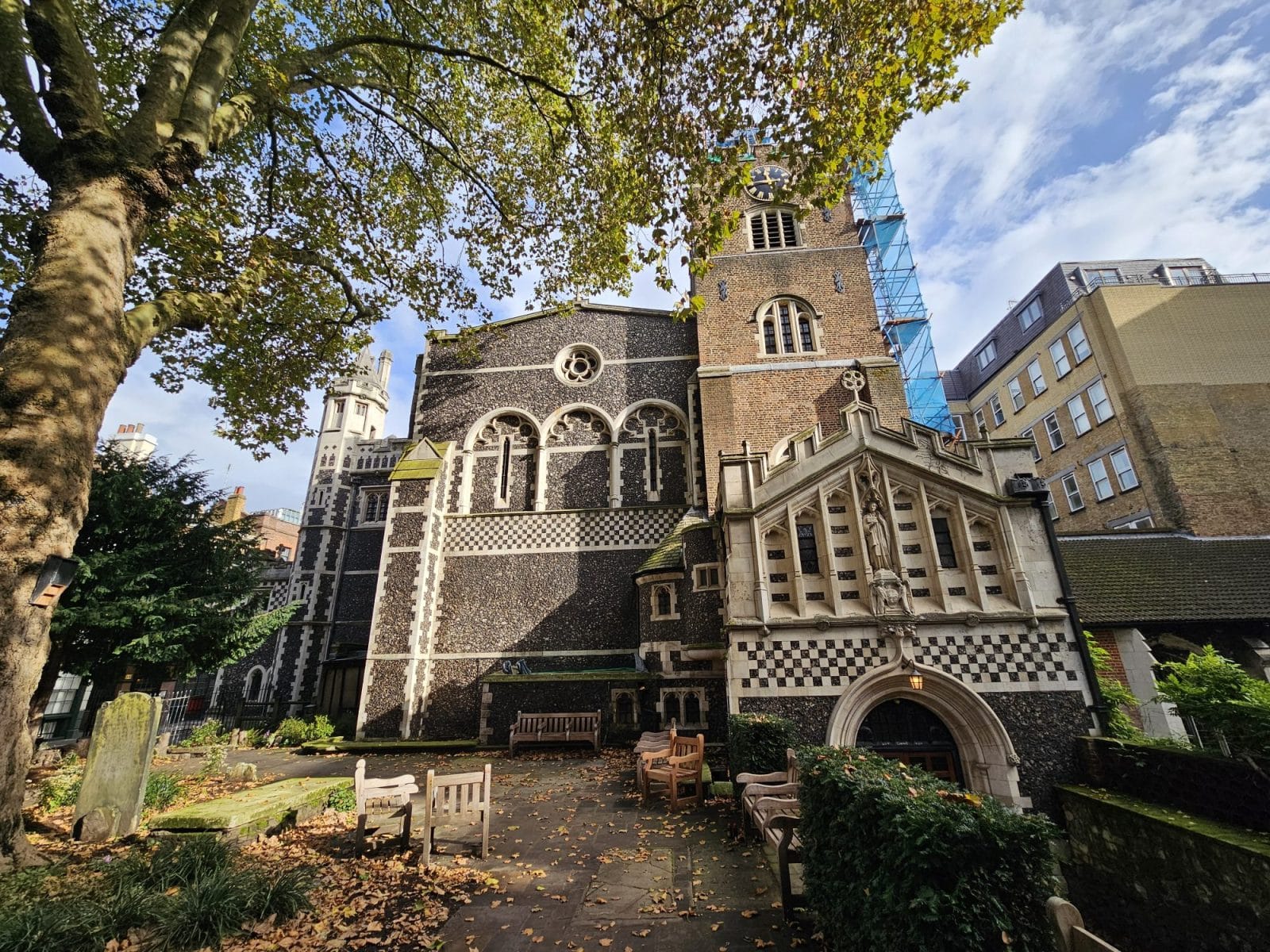 St Bartholomew the Great Churchyard