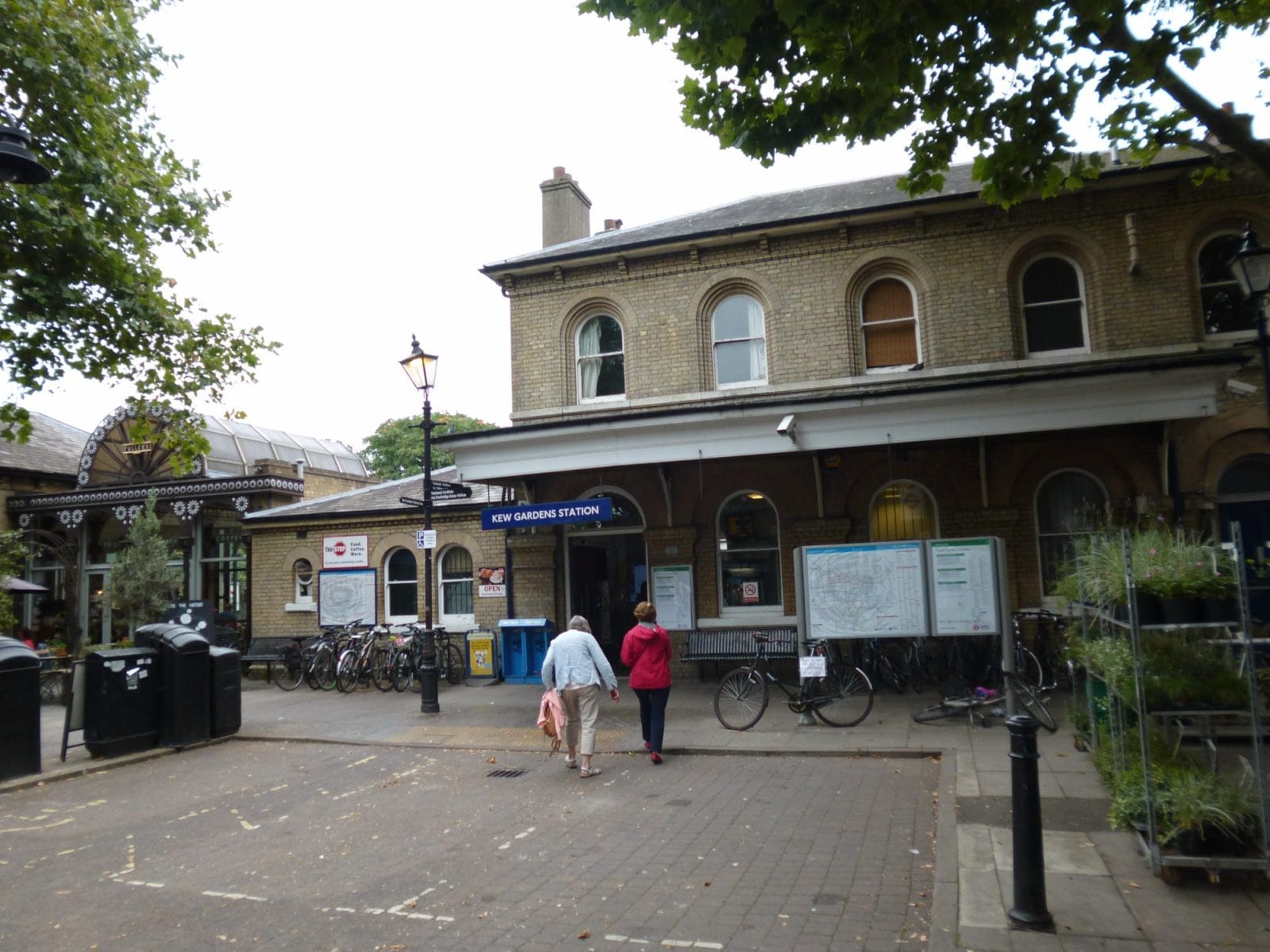 Kew Gardens Station
