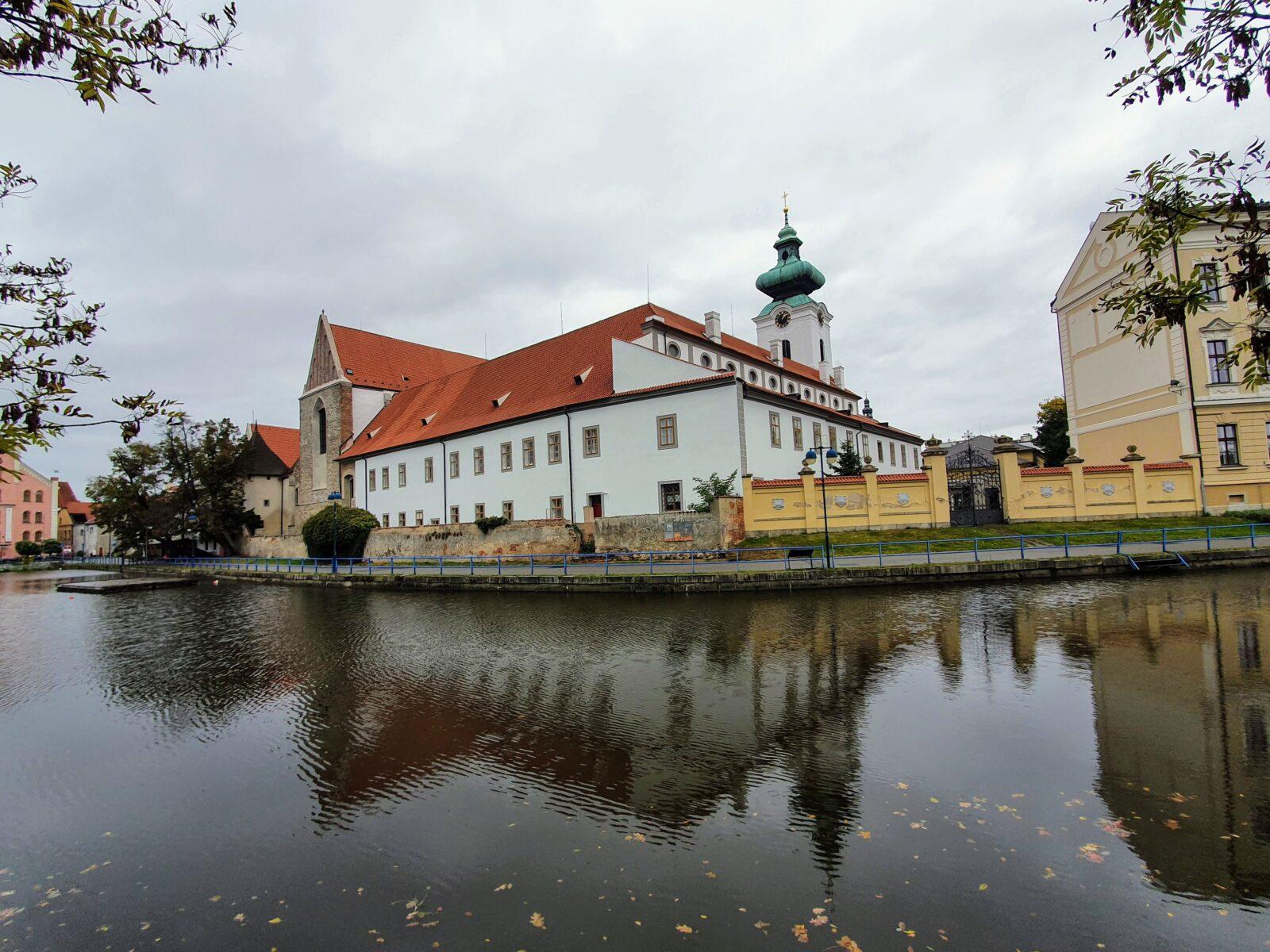 Church of the Sacrifice of the Virgin Mary & river