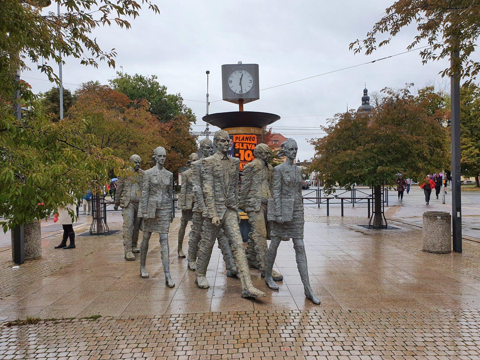 Monument to office workers
