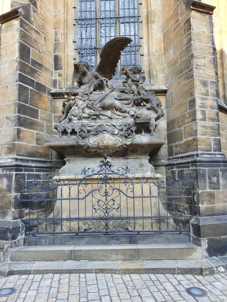 Angels St Vitus Exterior