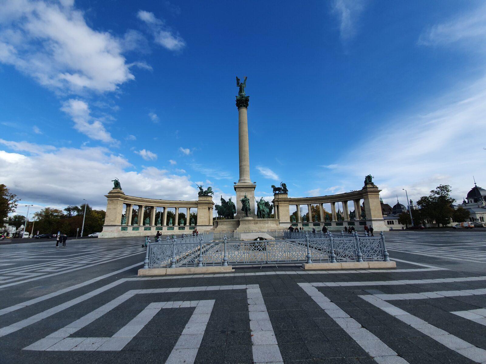 Heroes' Square Monument