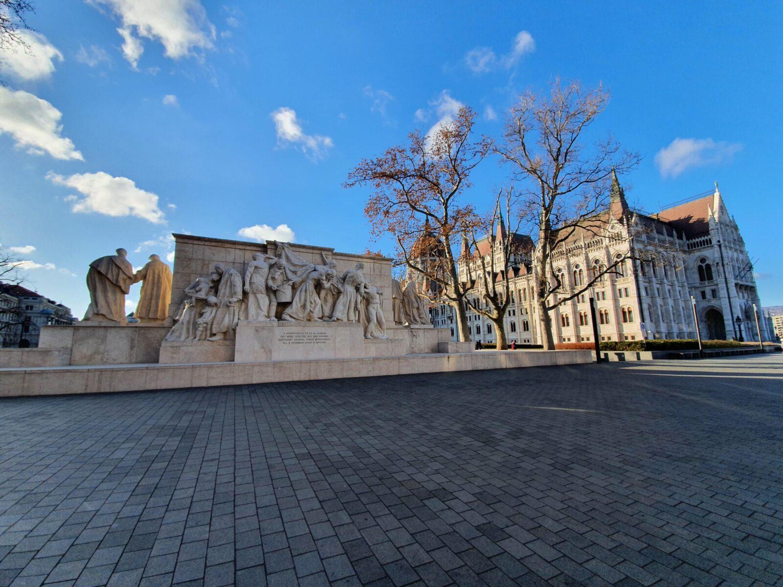 Kossuth and Parliament