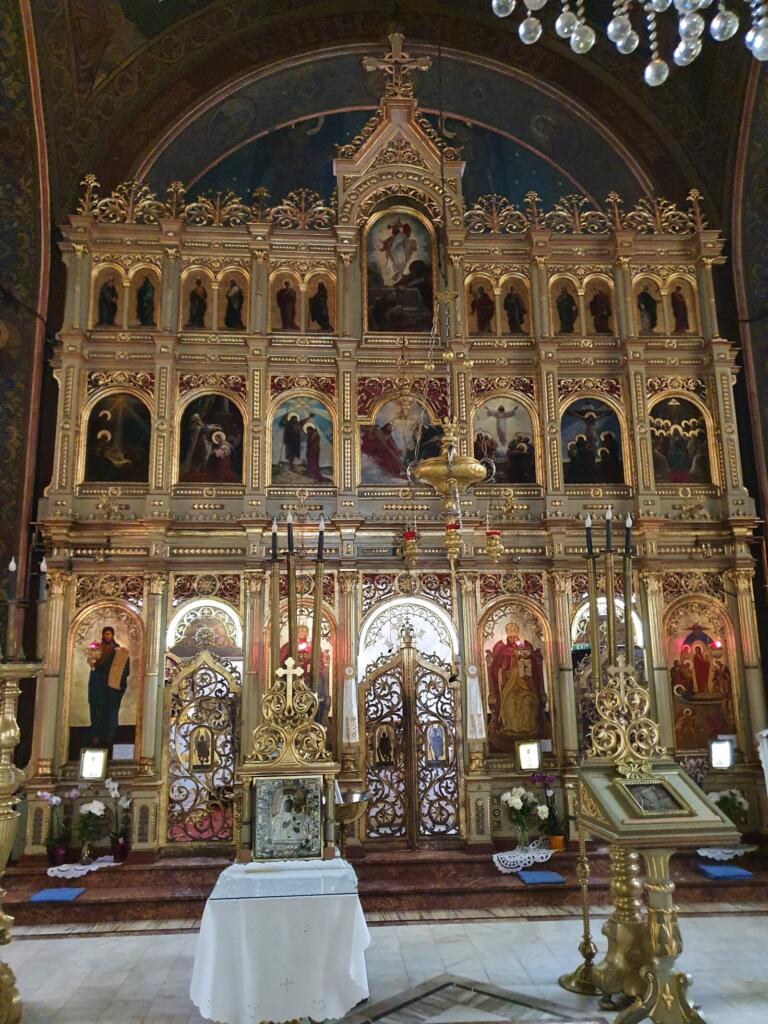 Biserica Sfânta Adormire a Maicii Domnului Altar