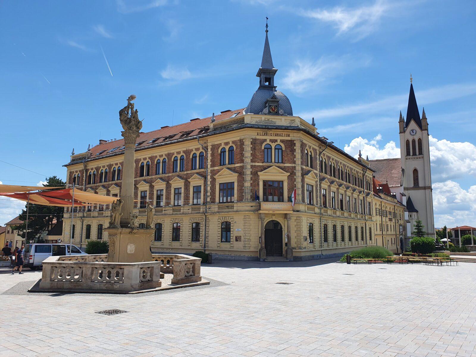Fő tér - Architecture