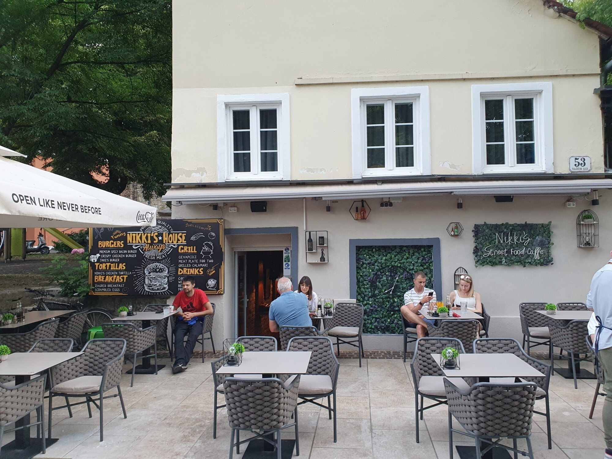 Nikkis Street Food Cafe