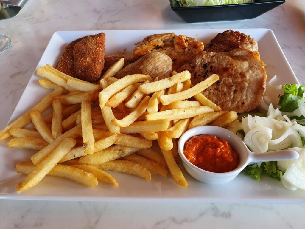 Rooms And Restaurant Ive Mixed Grill