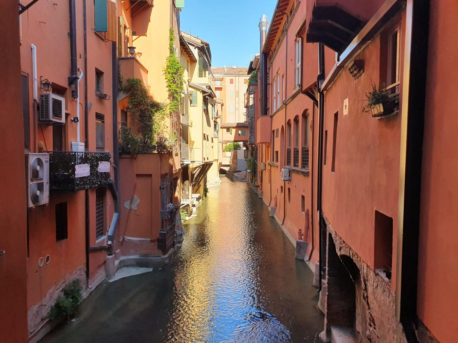 Finestrella Canal - Things to See in Bologna