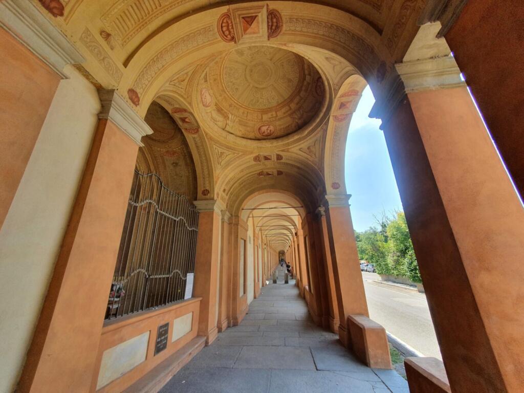 Portico di San Luca Decor Climb