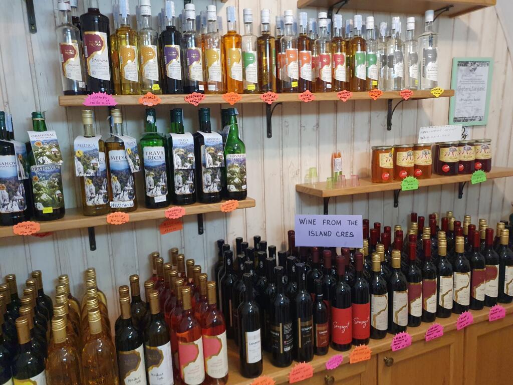 Delikates Okusi olive oil , wine and cheese