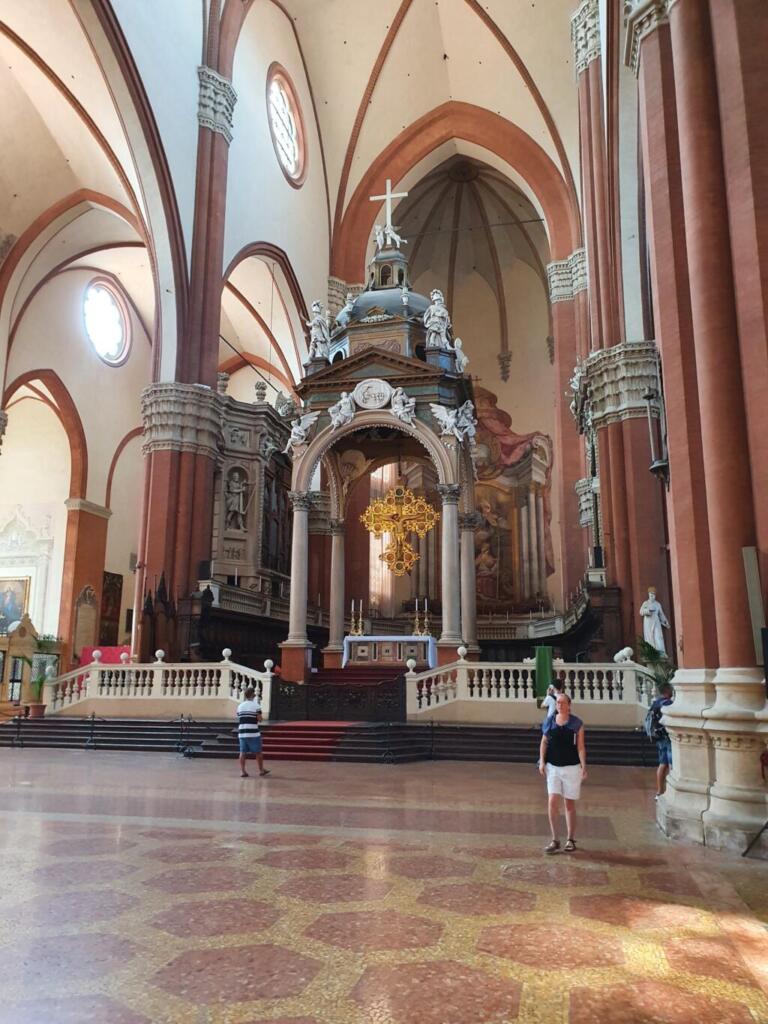 Basilica di San Petronio altar view
