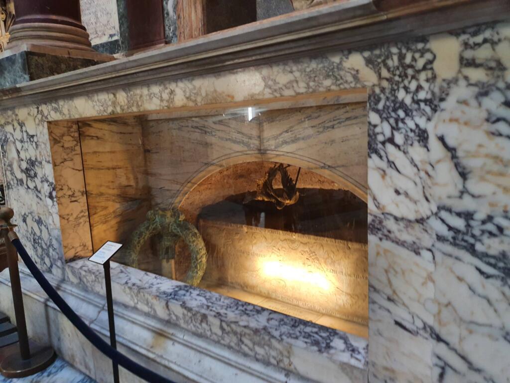 Photos Inside The Pantheon in Rome & What's Nearby?