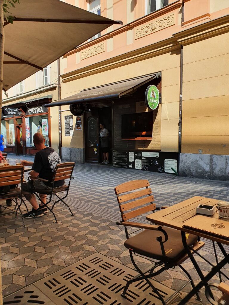 Holidays' Pub