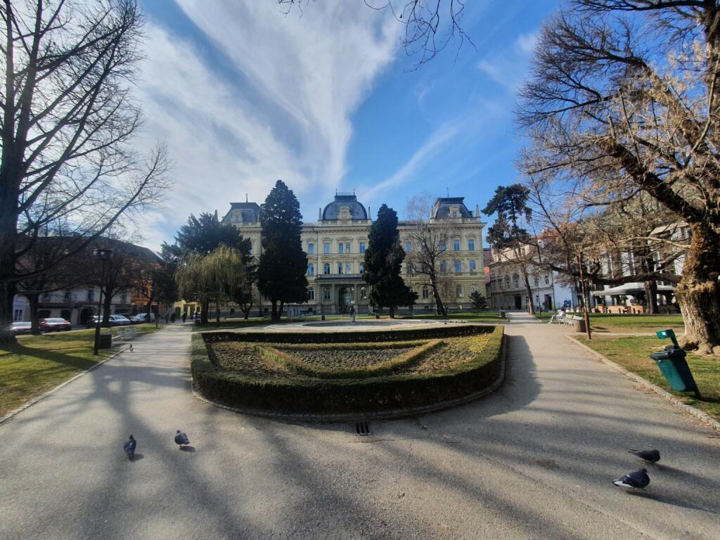 Park na Slomškovem trgu in Maribor