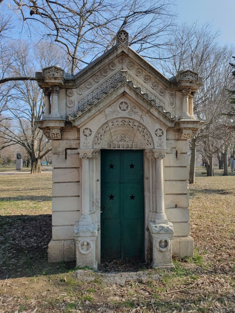Park na vazrozhdentsite memorials