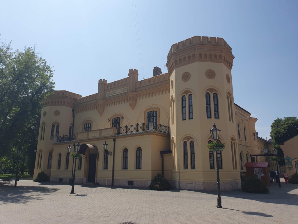 Dôstojnícky pavilón Outside