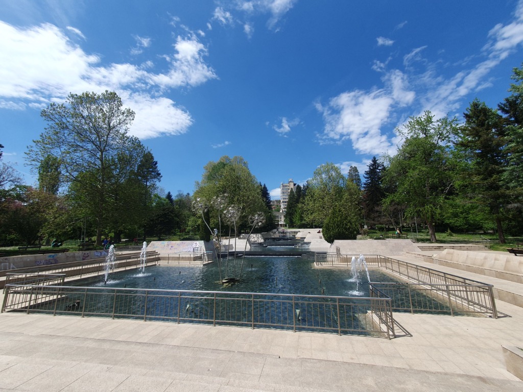 Marno Pole Park Fountains