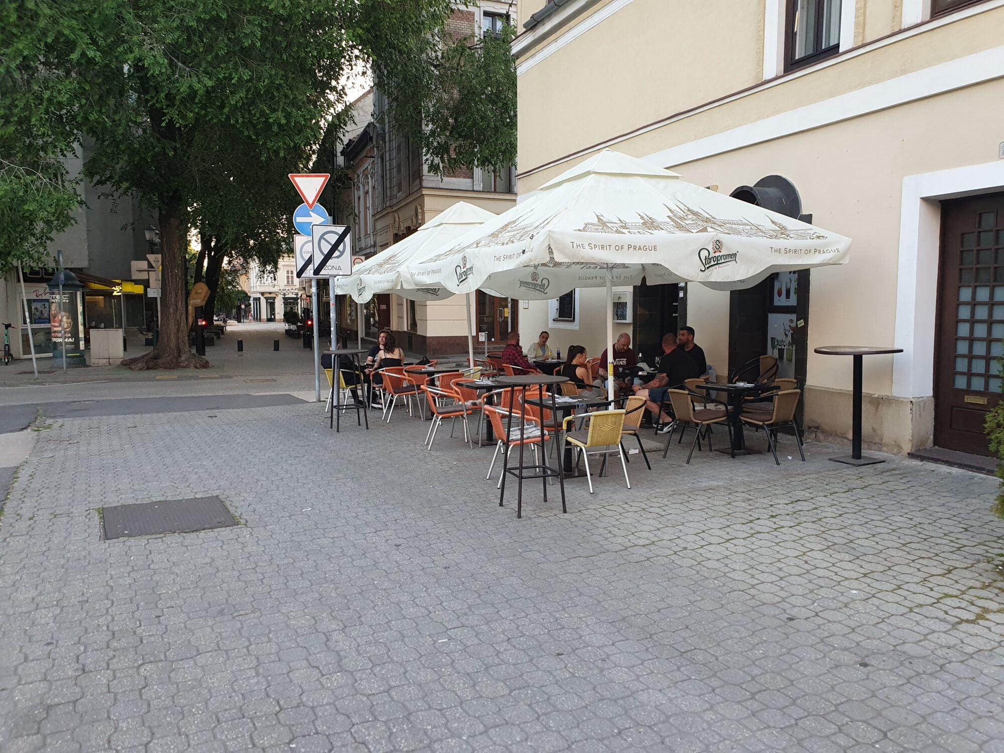 Kulissza Pub & Terasz Gyor