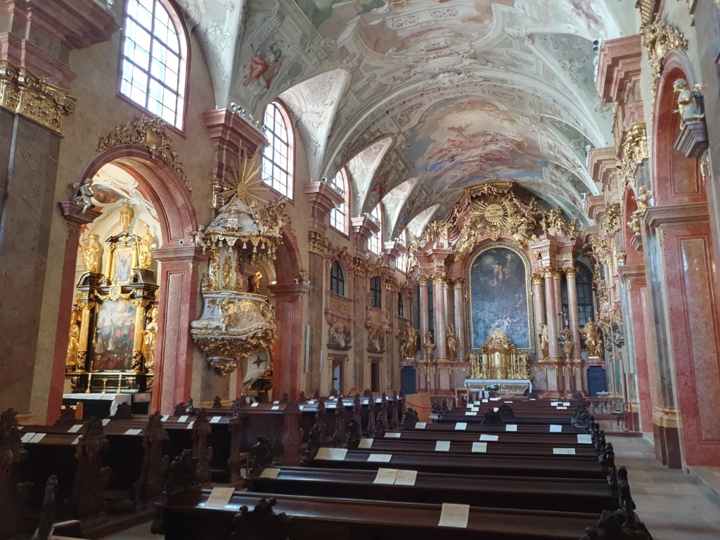 Saint Ignatius of Loyola Benedictine Church of Győr aisle