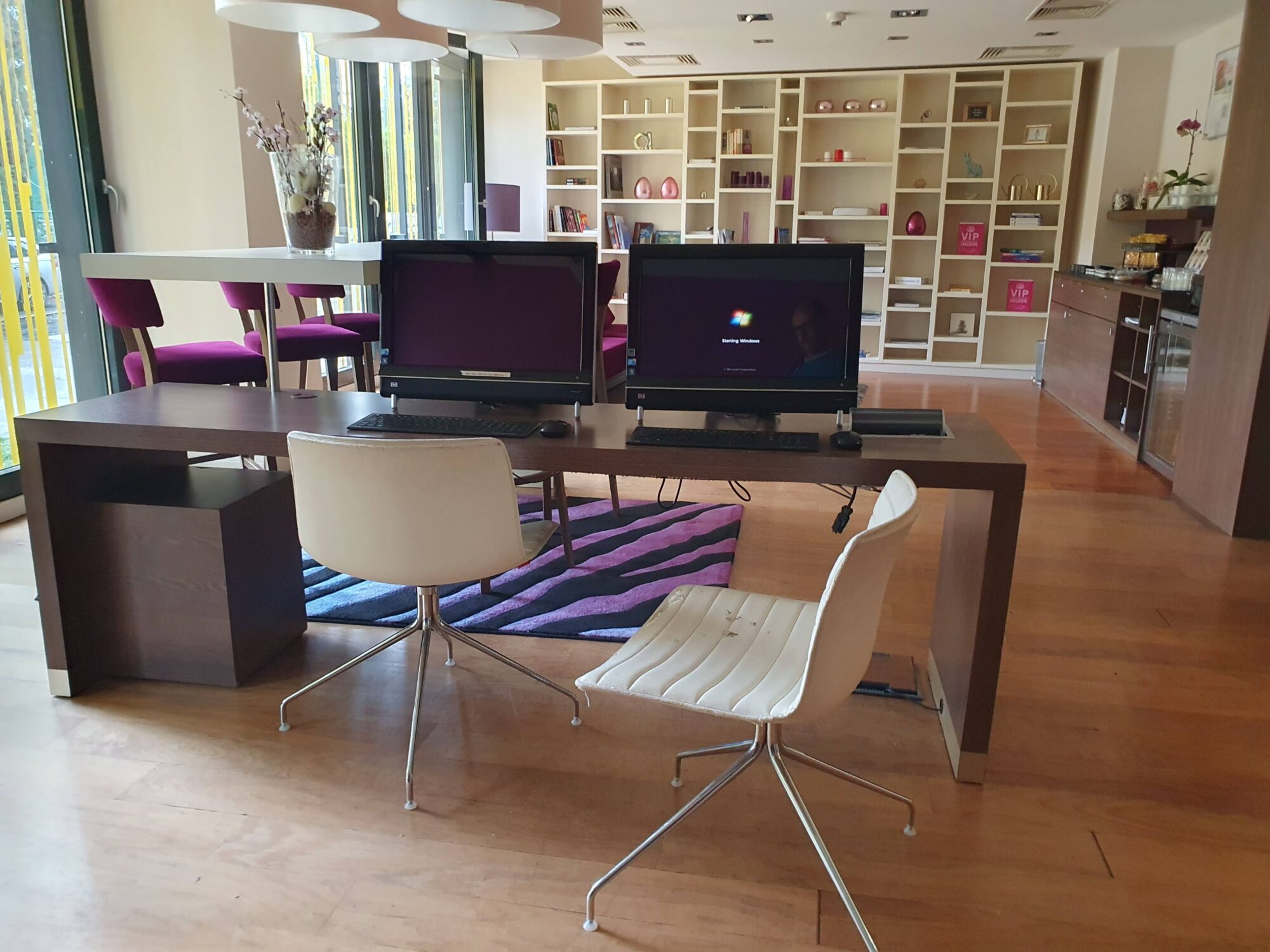 Executive Lounge Hotel