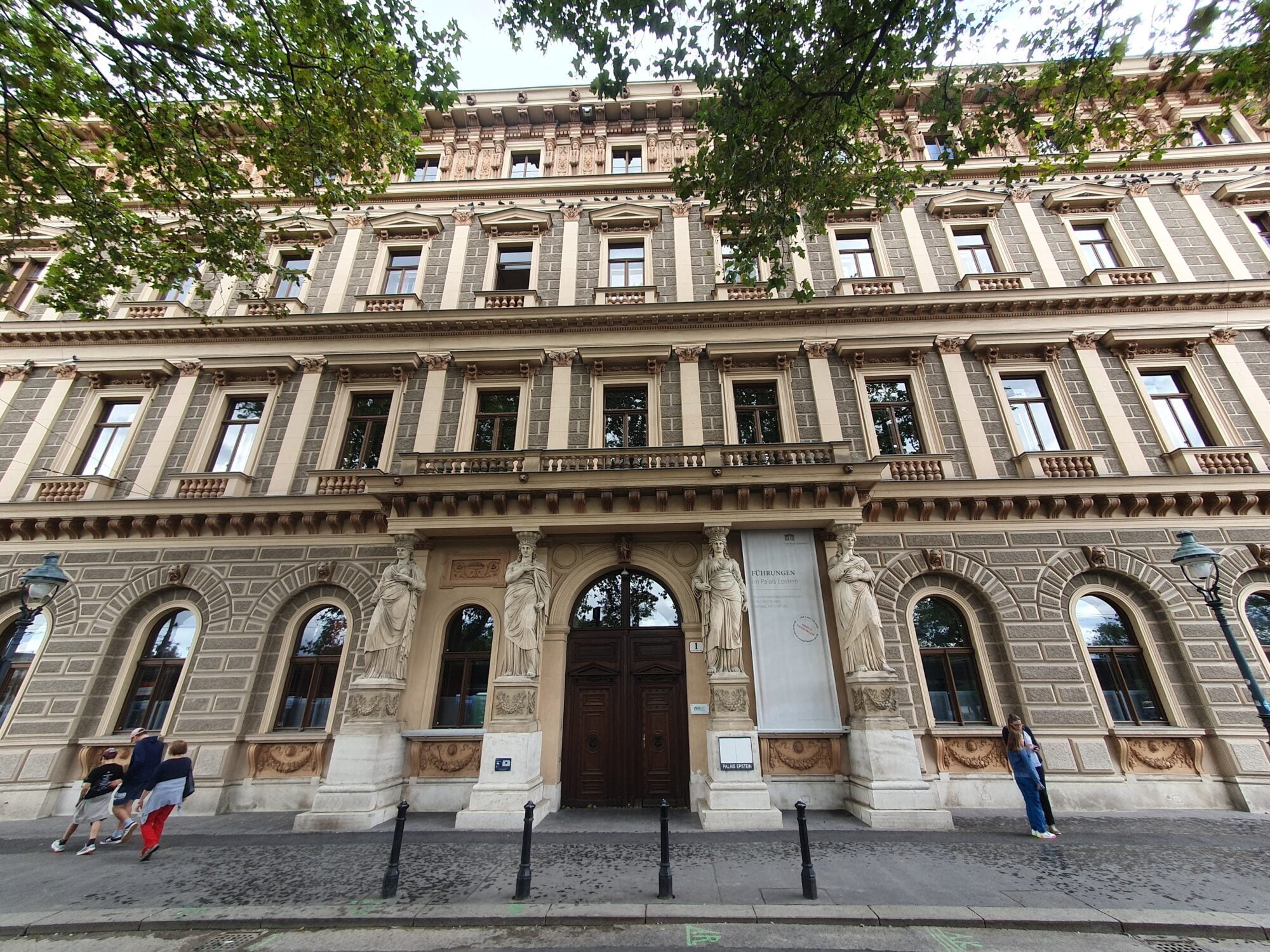 Palais Epstein Facia