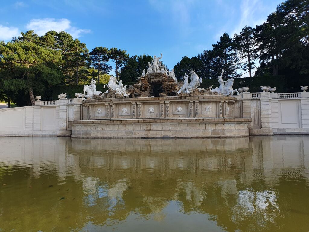 Neptune Fountain Photo