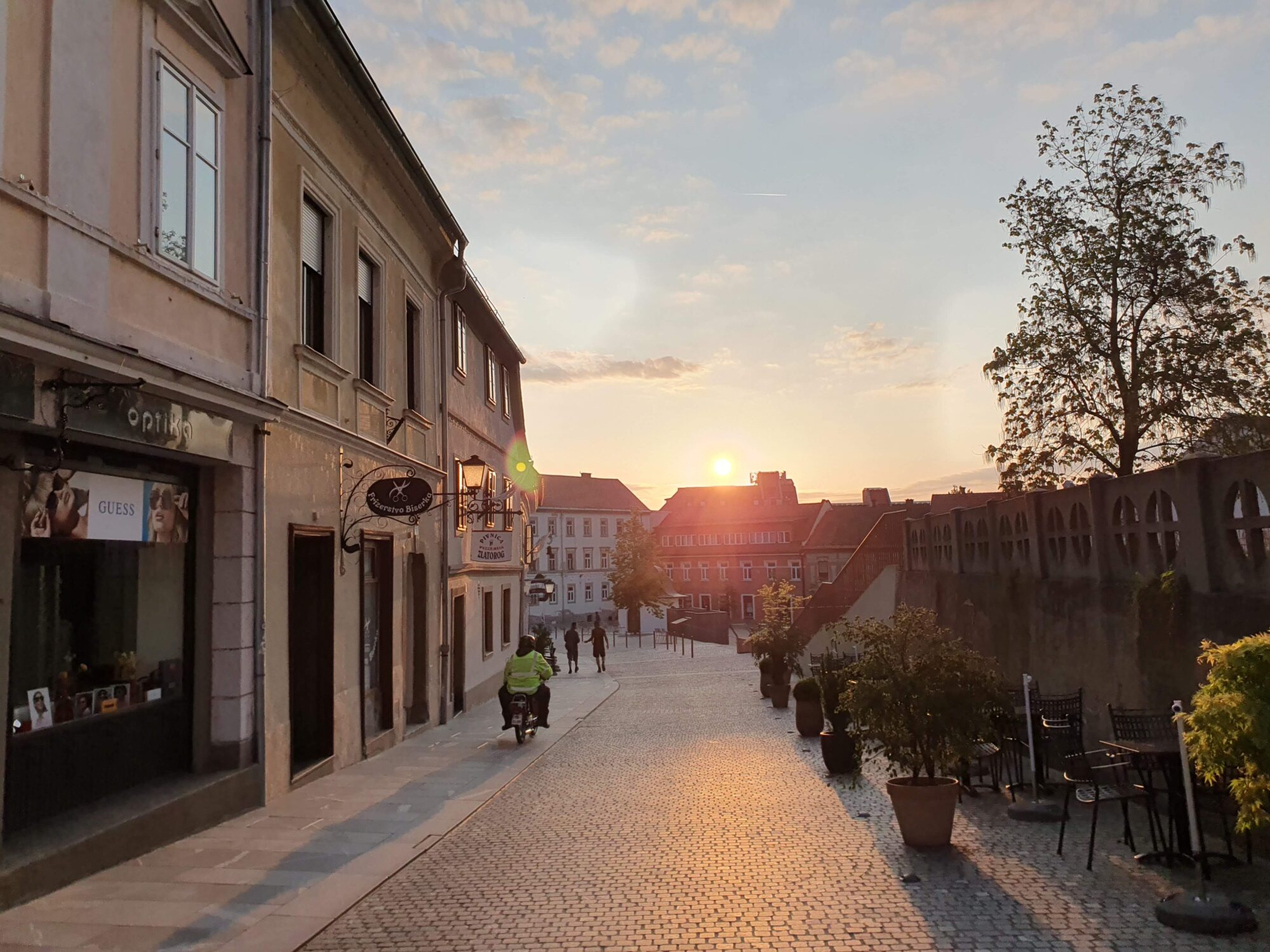 Slovenski trg Sunrise