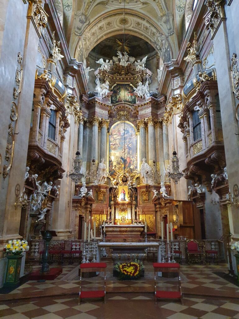 St. Peter's Catholic Church - Peterskirche Altar