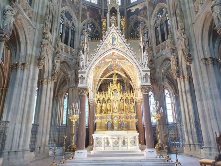 Votivkirche Ornate Altar