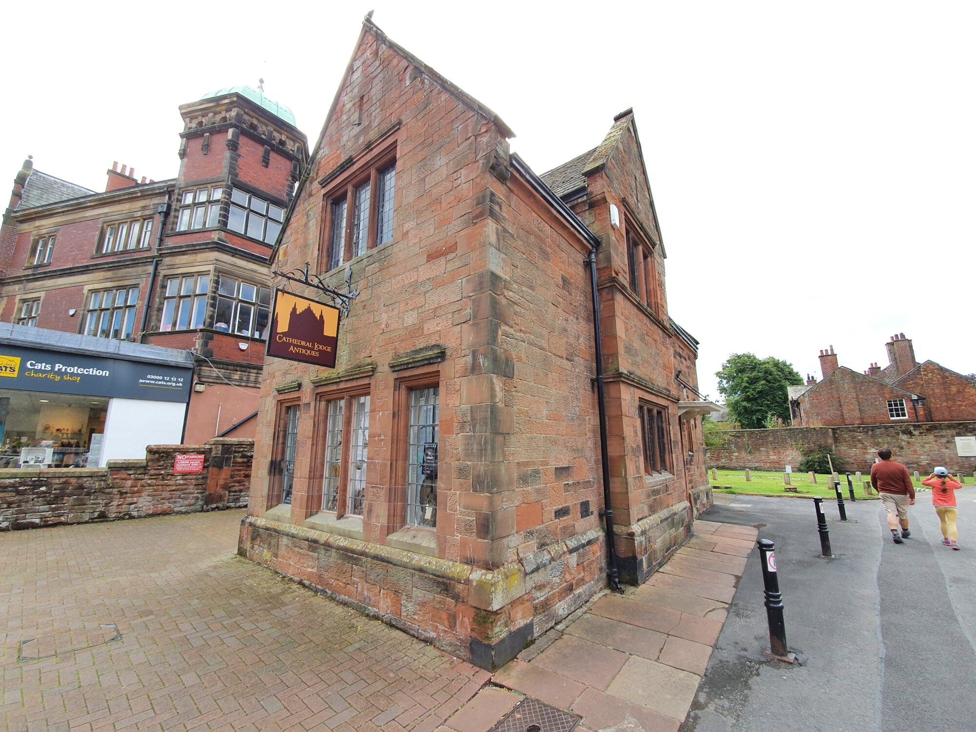 Cathedral Lodge Antiques