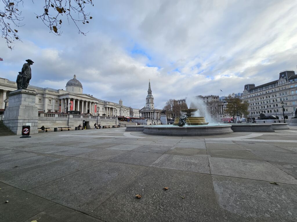 Places to visit London - Trafalgar Square
