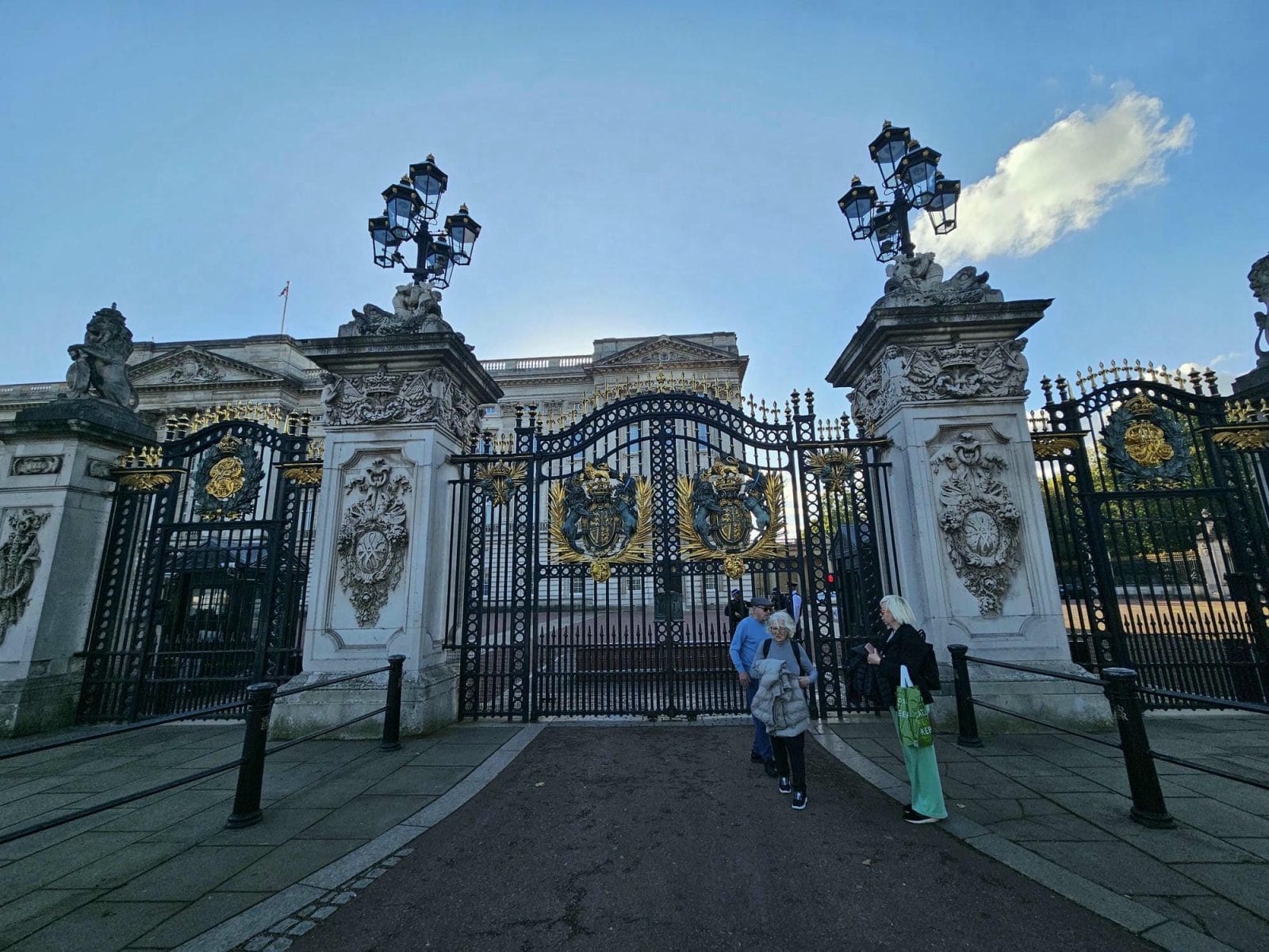 Gates Buckingham Palace