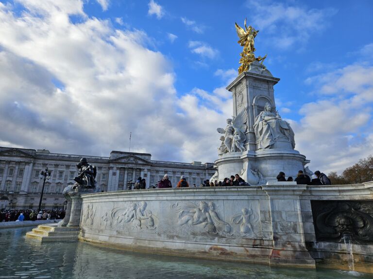 Victoria Memorial London