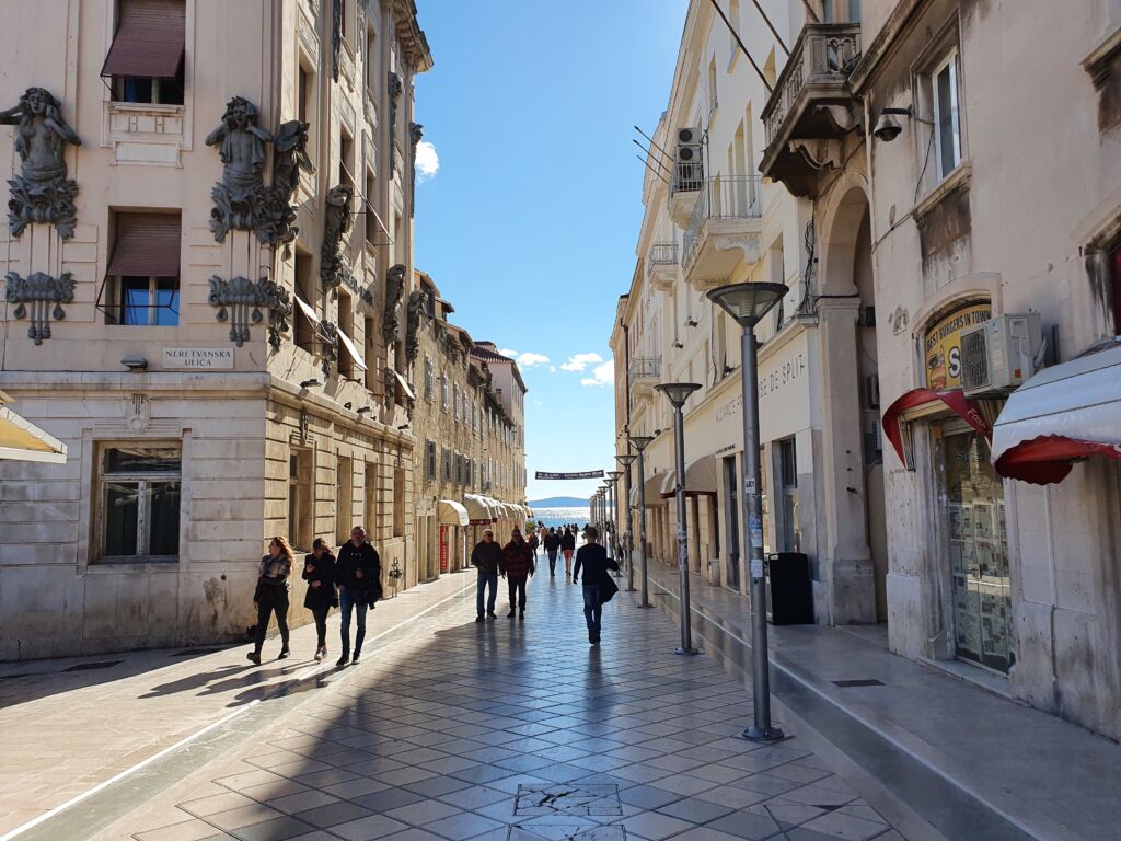 Marmontova ulica Sunny Day