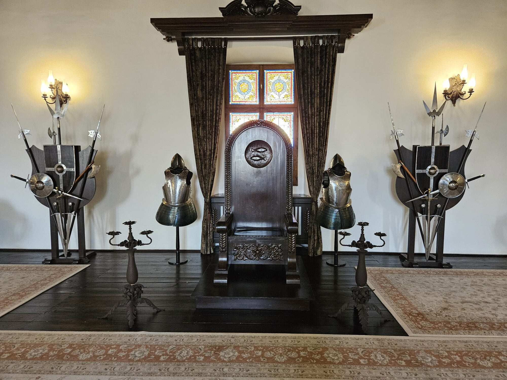 Throne & Arms