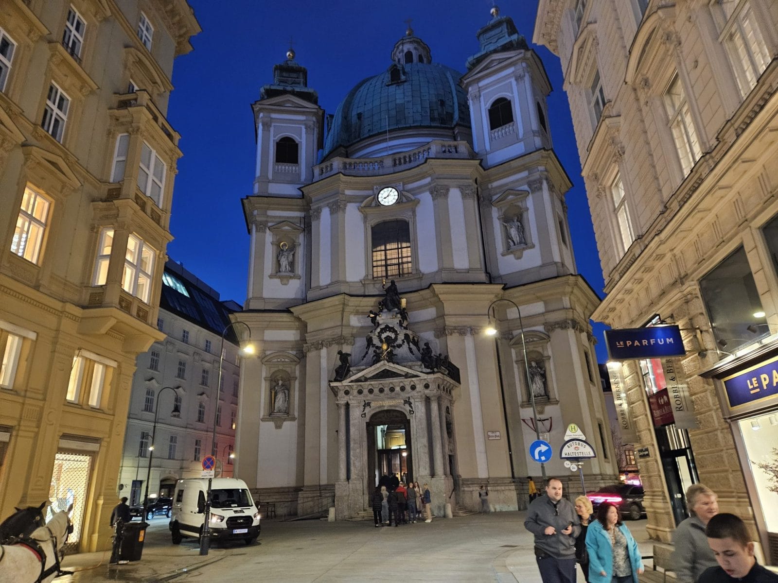 Peterskirche Night