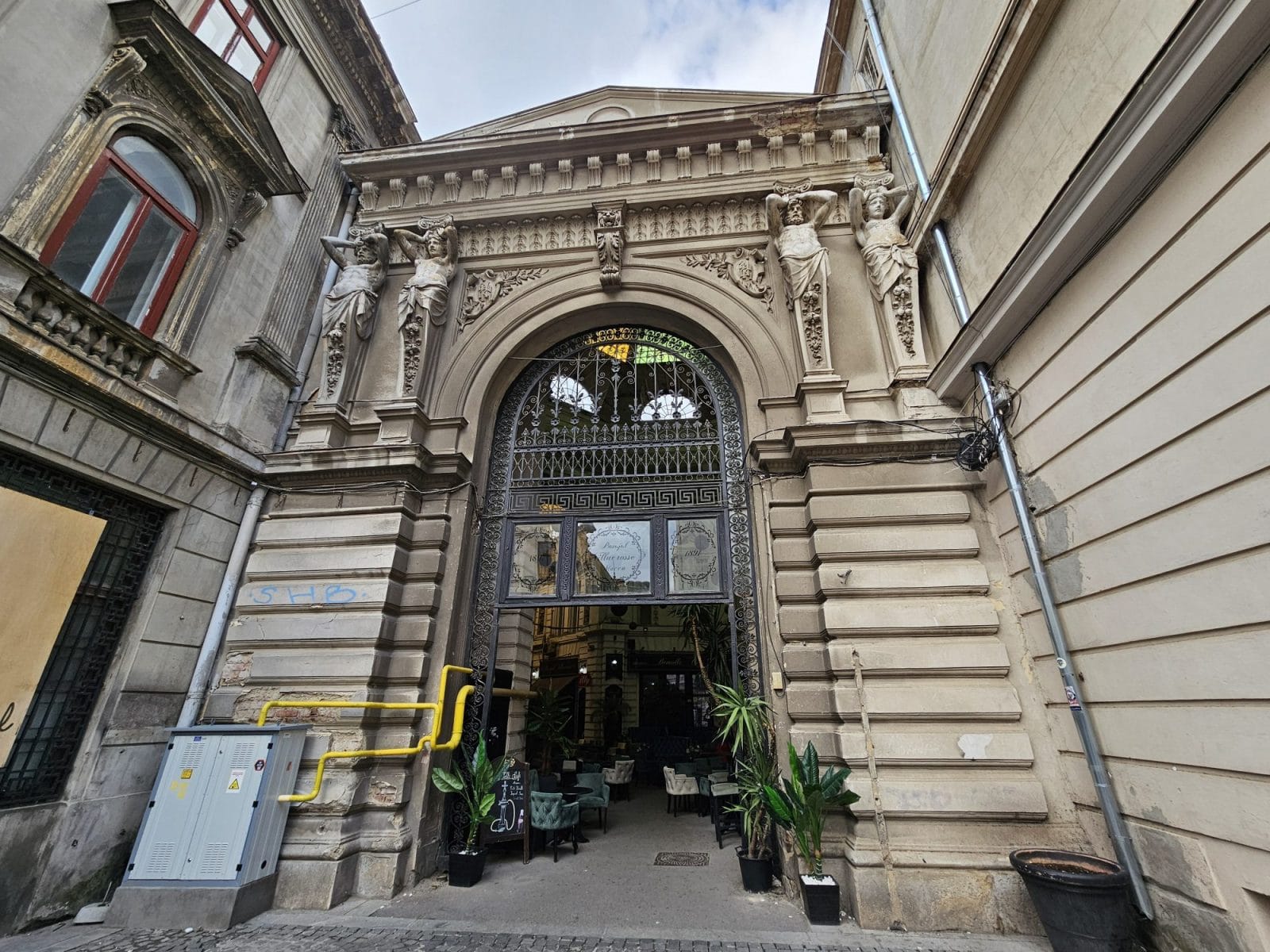 Vilacrosse Passage Entrance