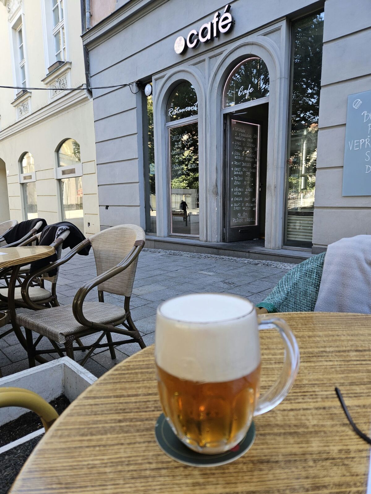 Point Café • Bar