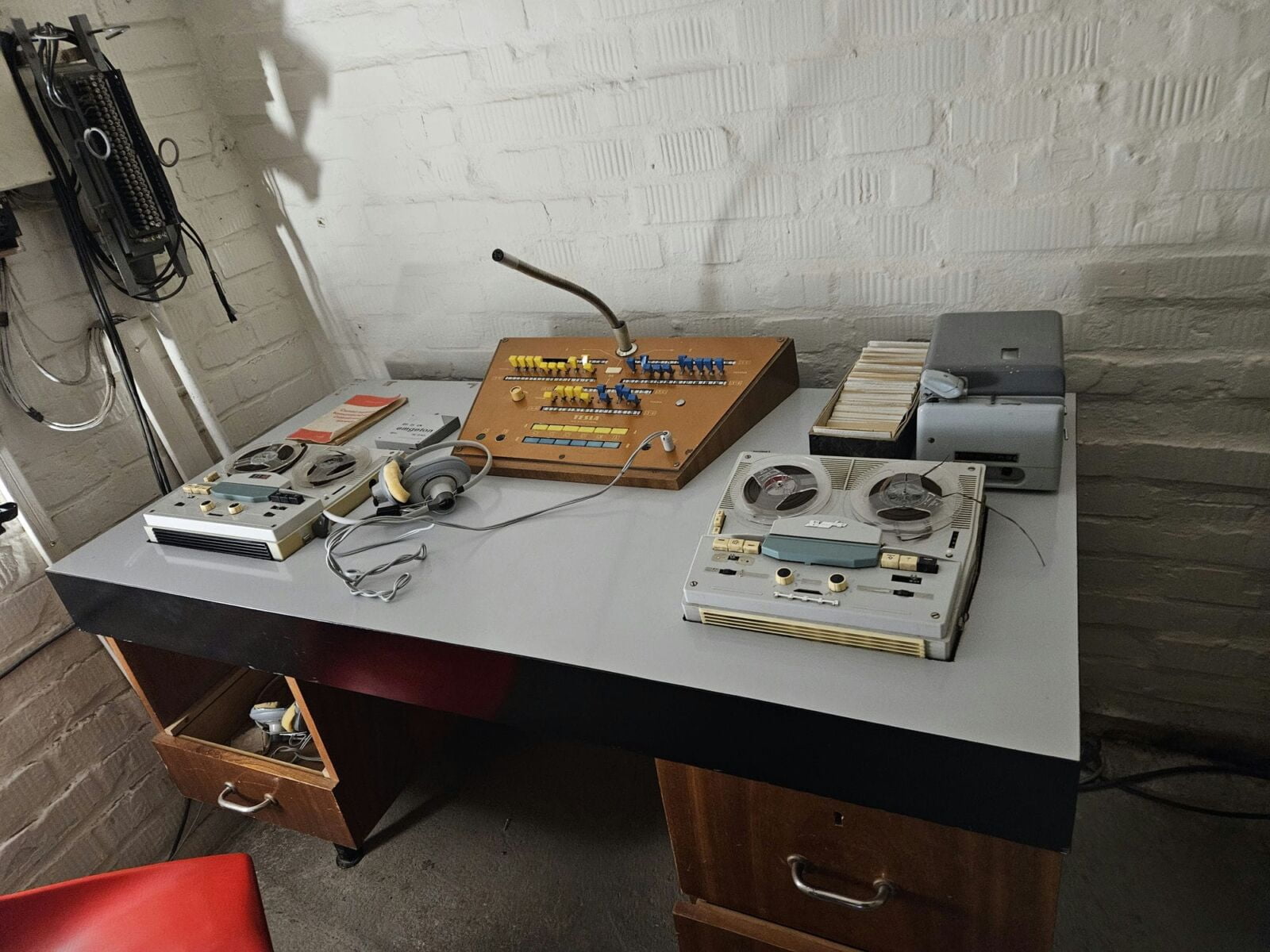 bunker radio