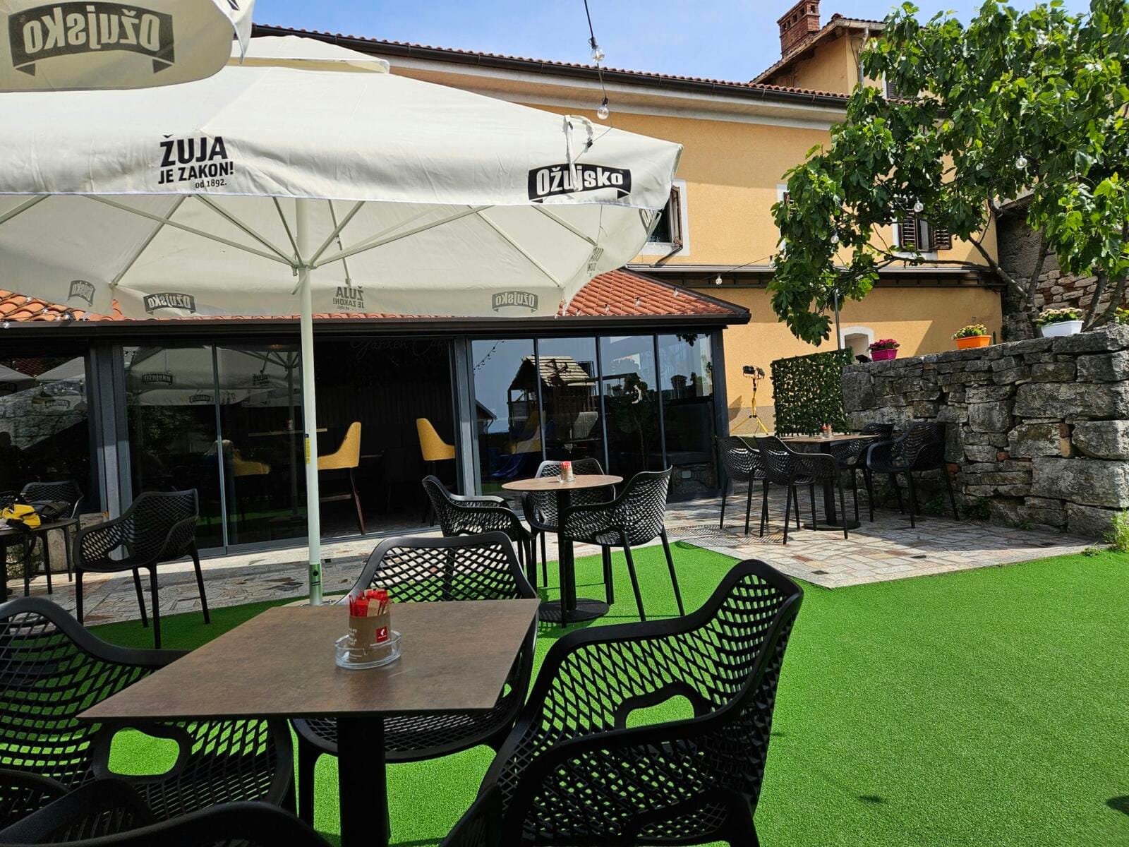 Garden Bar