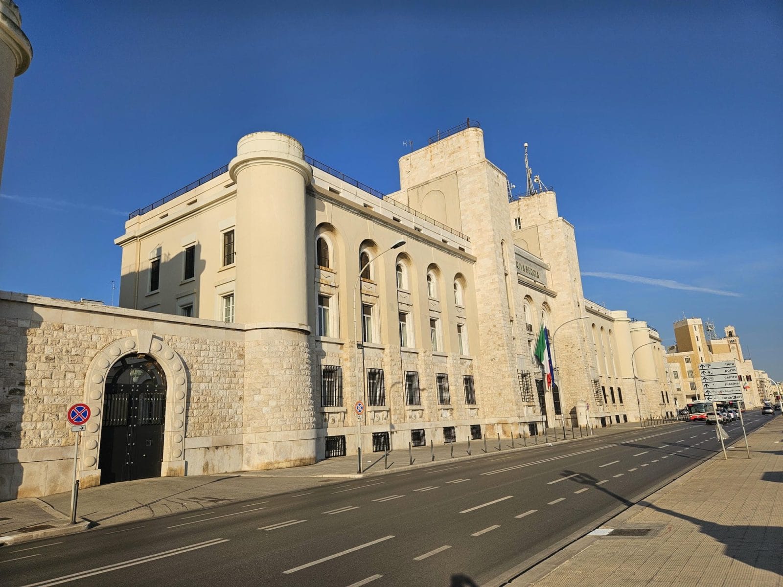 Comando Legione Carabinieri Puglia Building