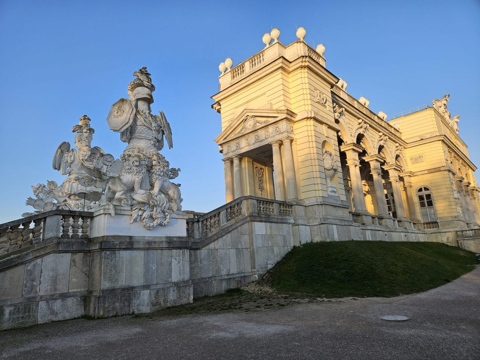 Gloriette Schönbrunn sculpture