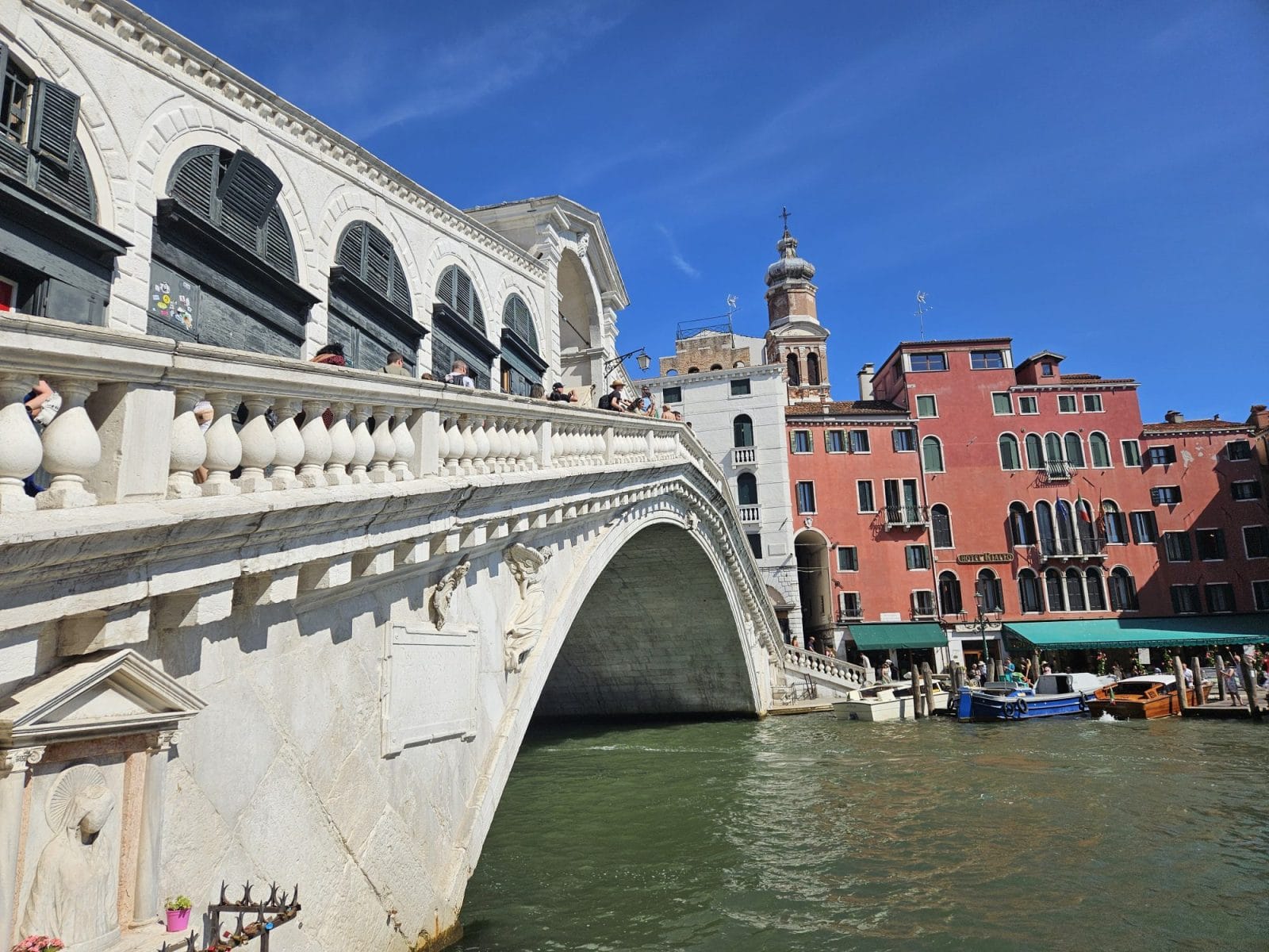Rialto bridge details