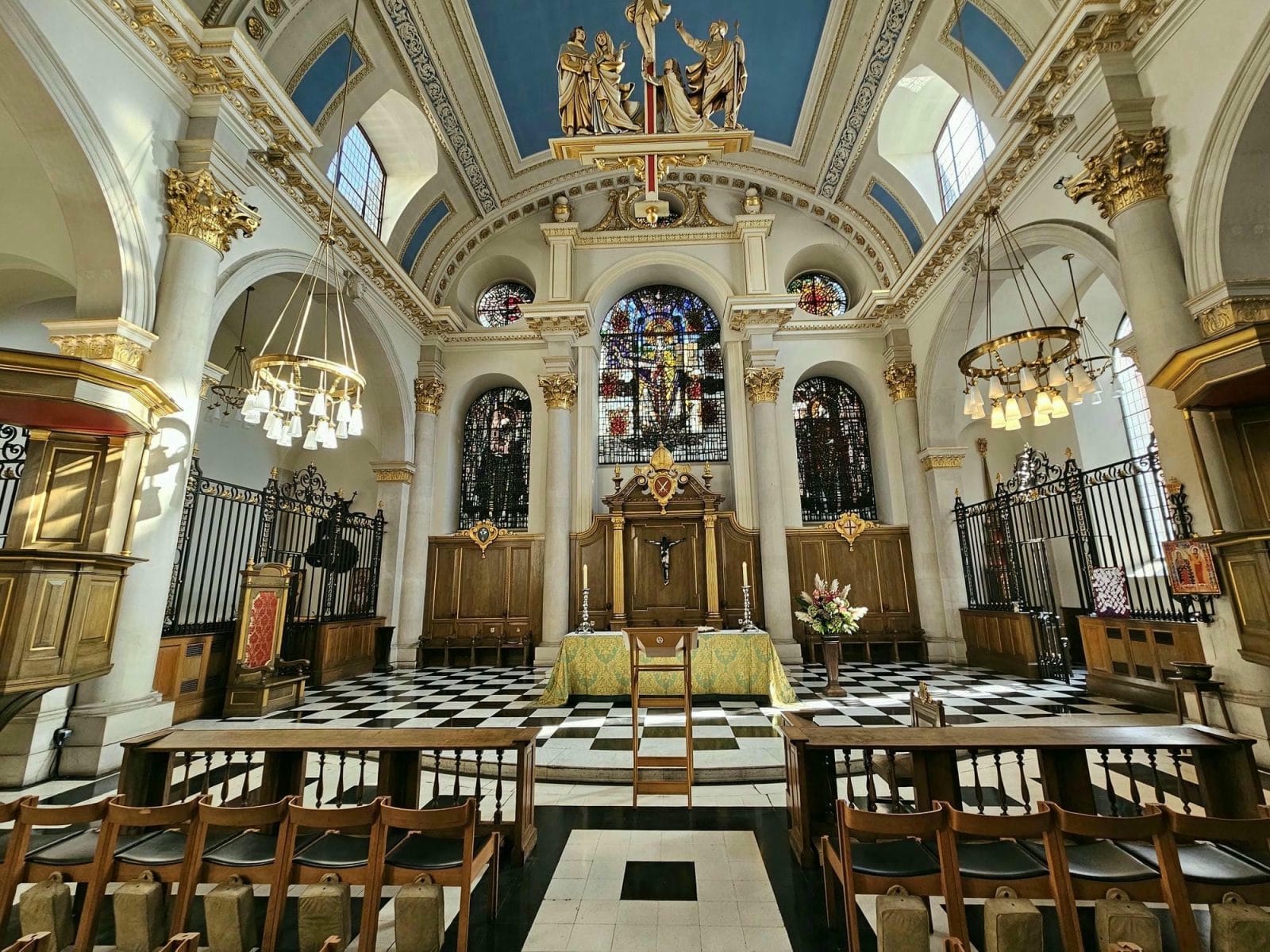 St Mary-le-Bow Church Inside
