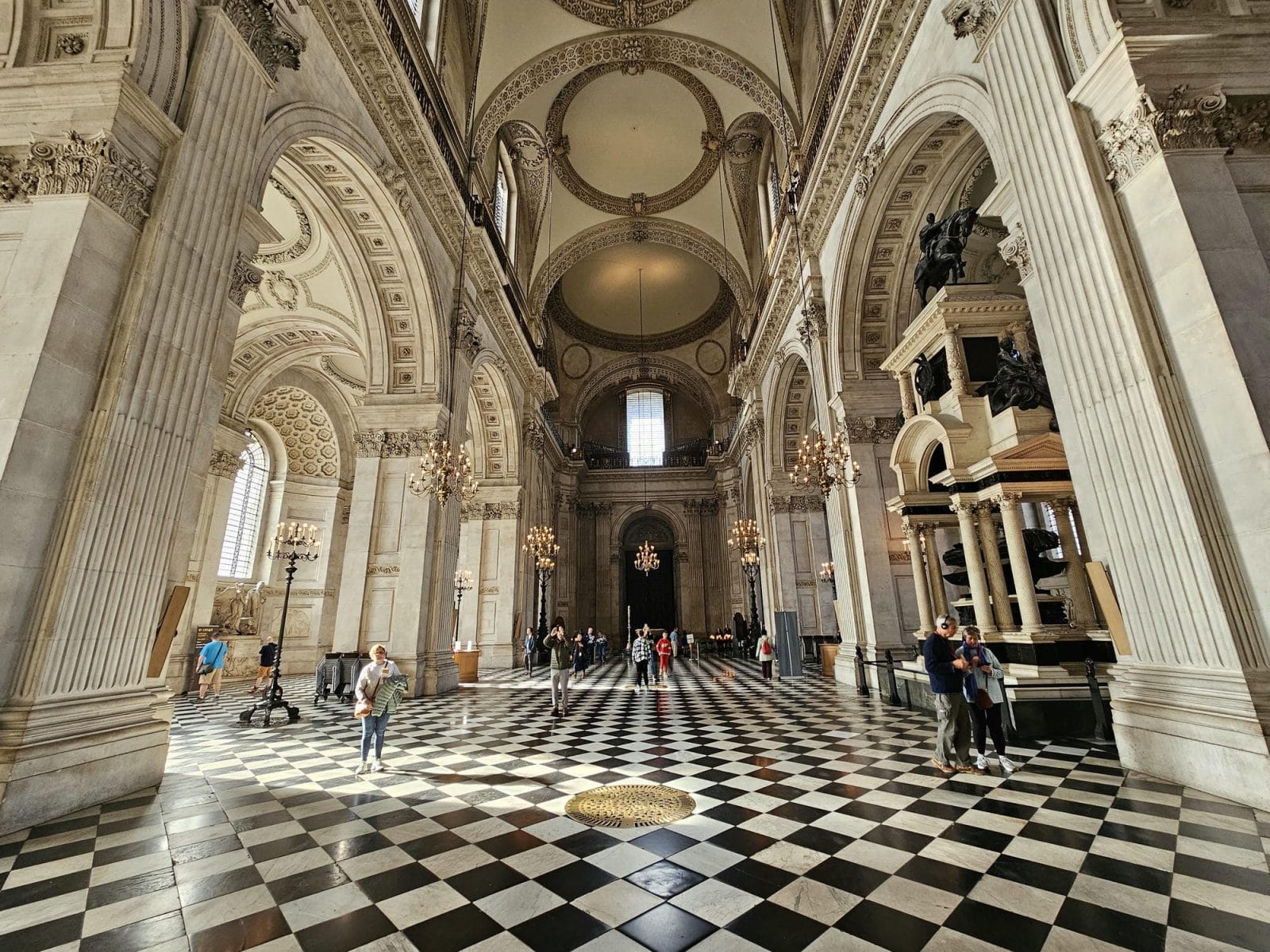 Nave of St Pauls