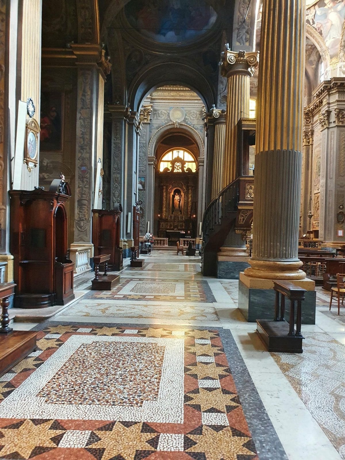 Church of Saints Bartholomew and Cajetan side aisle