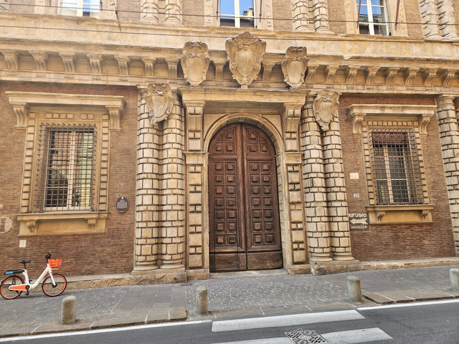 Palazzo Fantuzzi Door