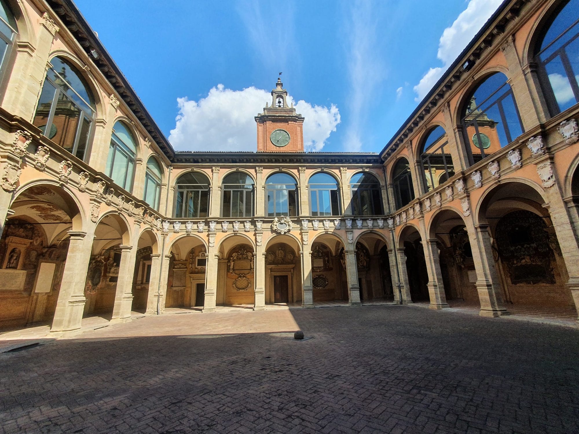 Teatro Anatomico Courtyard full