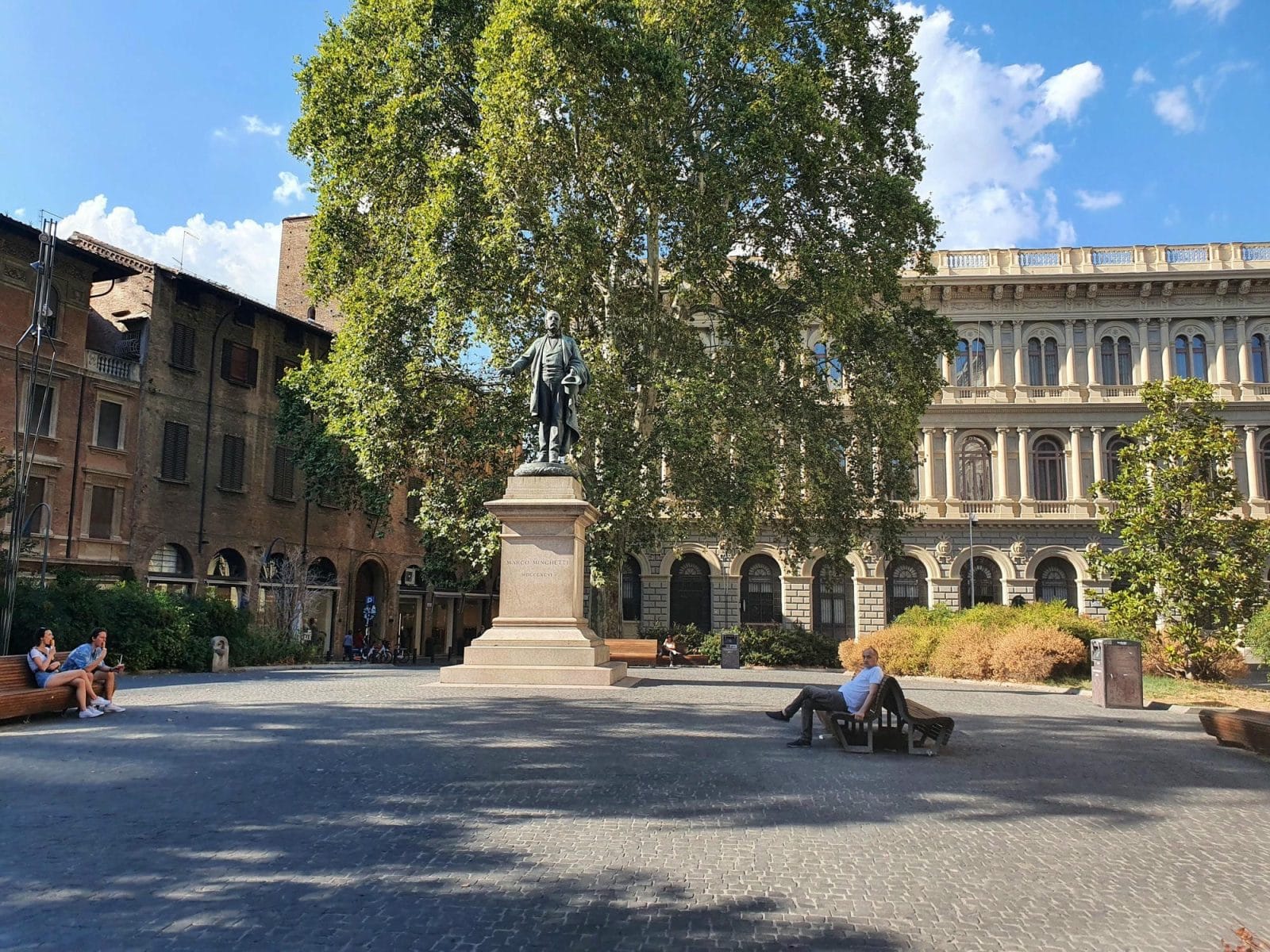 piazza Minghetti
